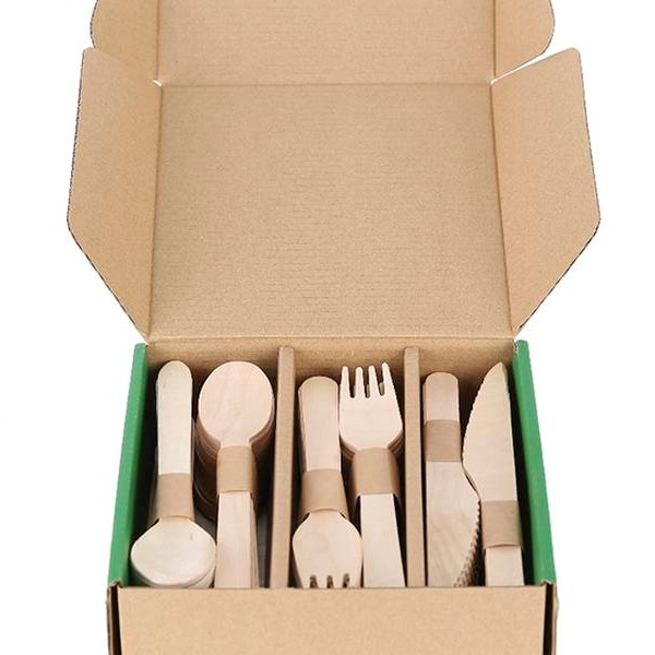 Set of wooden cutlery